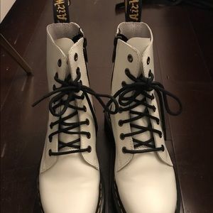 DR martens white